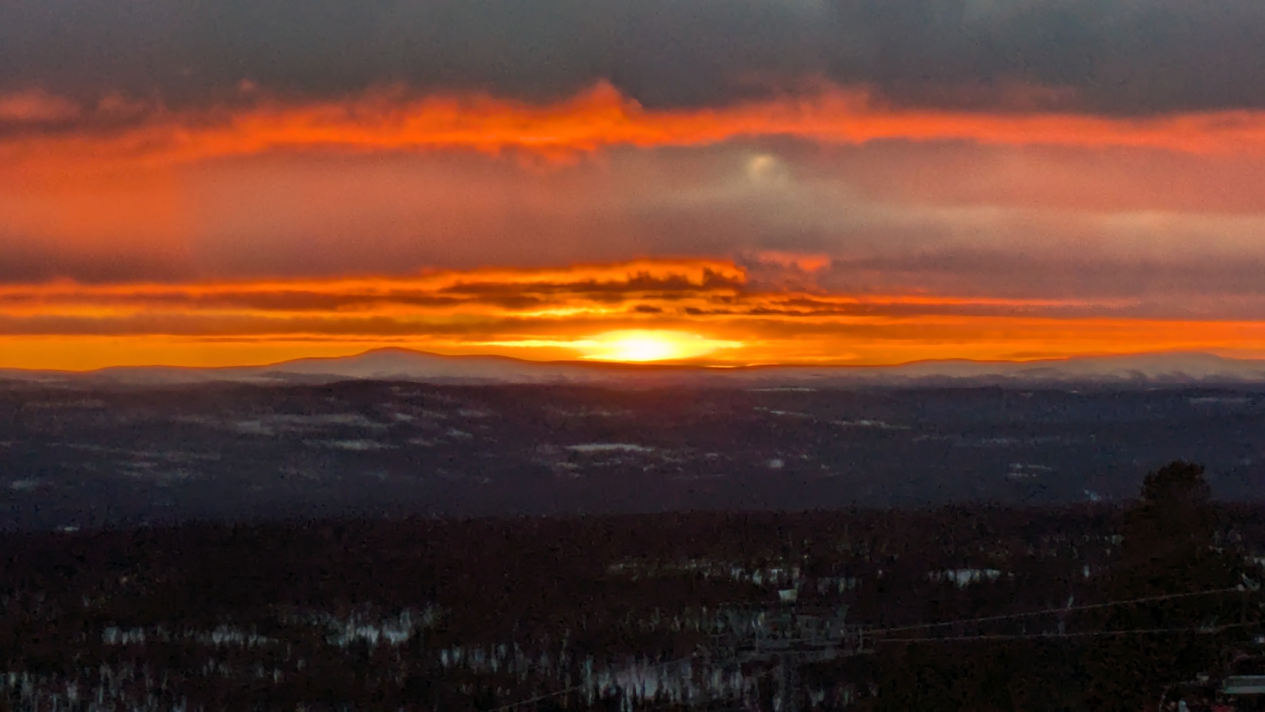 sun_down_on_mountain